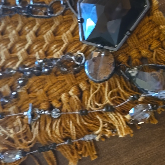 4 Gold, Black and Silver Pendants - Picture 4 of 5